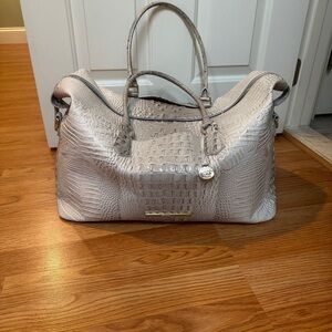 Elegant Silver Crocodile-Embossed Women's Bag
